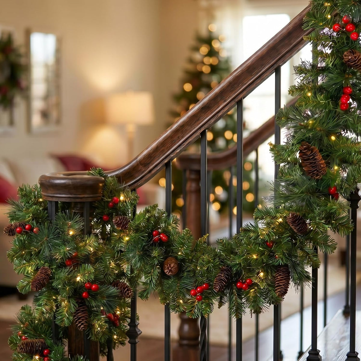 9 ft Pre-Lit Spruce Garland, photo 3
