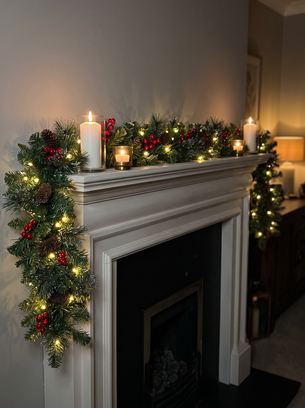 9 ft Pre-Lit Spruce Garland